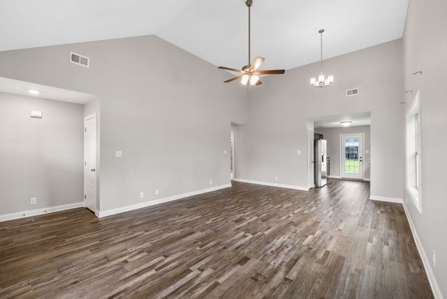 401 Irish Hills Dr, Clarksville, TN 37042