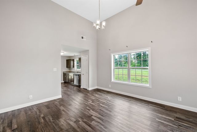 401 Irish Hills Dr, Clarksville, TN 37042