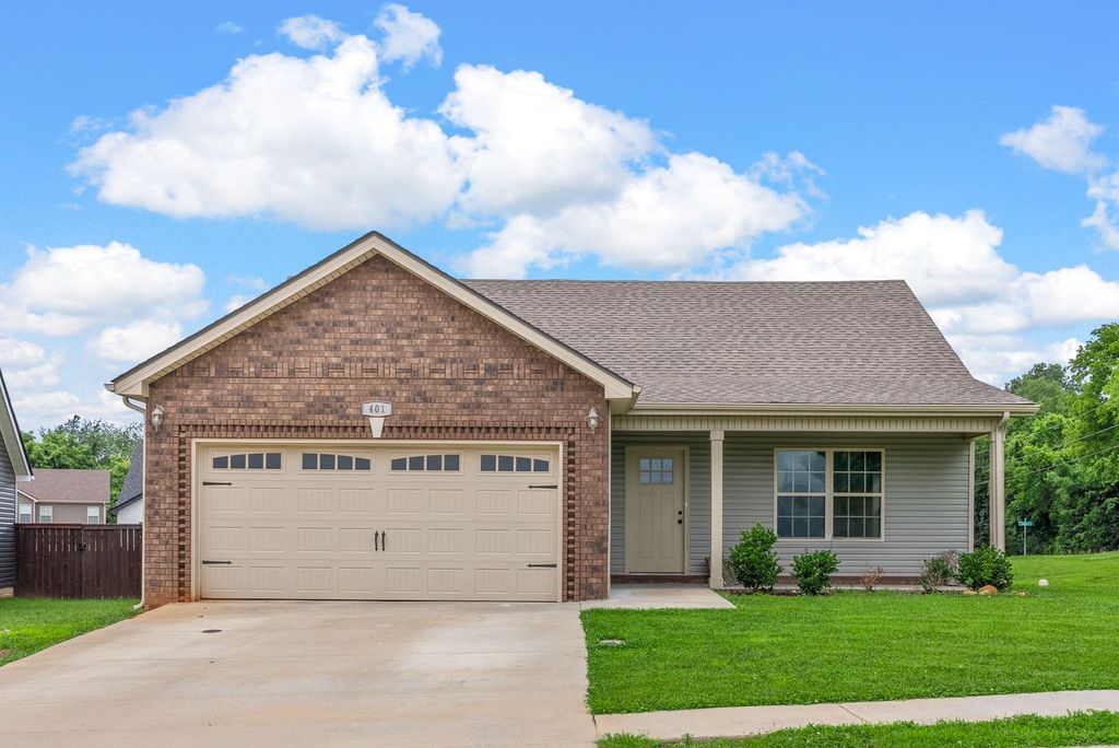 401 Irish Hills Dr, Clarksville, TN 37042