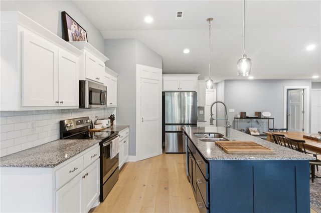 17 Mawnan Circle, Bella Vista, AR 72714