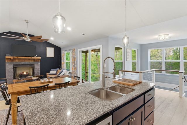 17 Mawnan Circle, Bella Vista, AR 72714