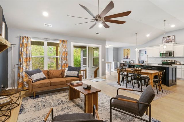 17 Mawnan Circle, Bella Vista, AR 72714