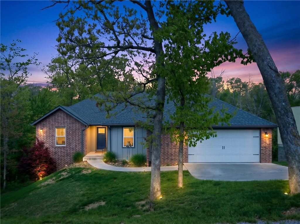 17 Mawnan Circle, Bella Vista, AR 72714