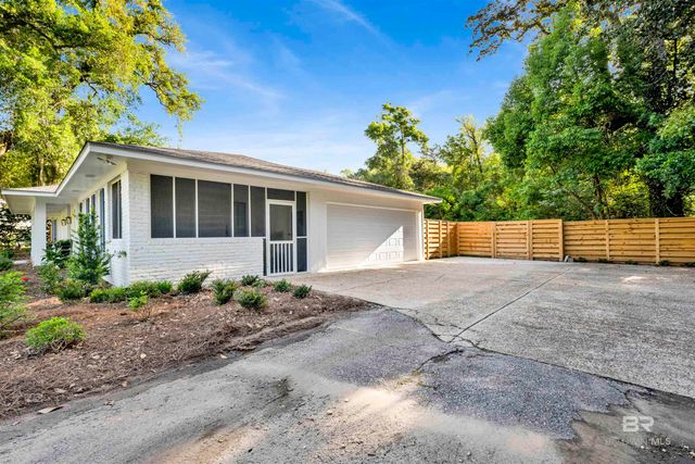 1104 Captain O'Neal Drive, Daphne, AL 36526