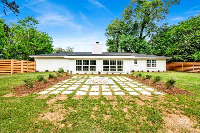 1104 Captain O'Neal Drive, Daphne, AL 36526
