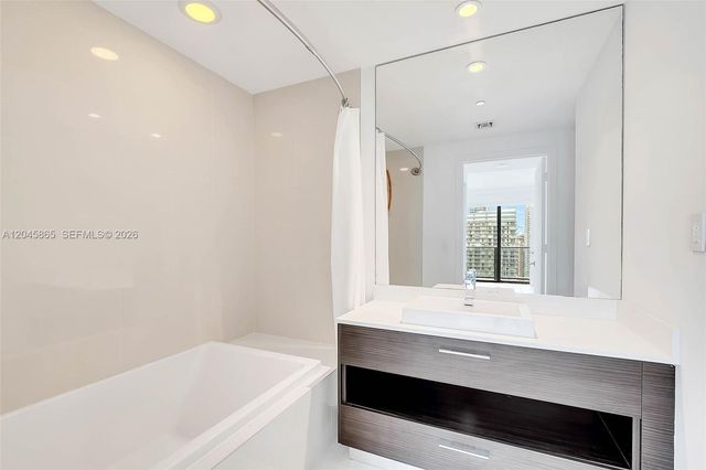 55 SW 9th Street 3104, Miami, FL 33130