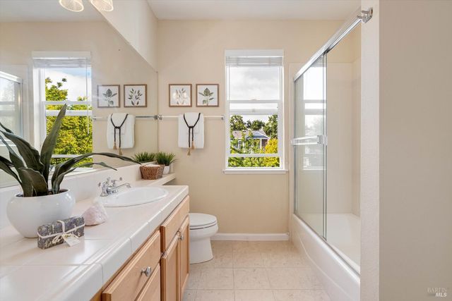 154 Piper Ln, Sonoma, CA 95476