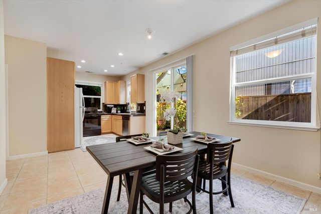 154 Piper Ln, Sonoma, CA 95476