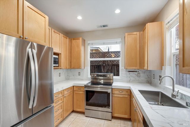 154 Piper Ln, Sonoma, CA 95476