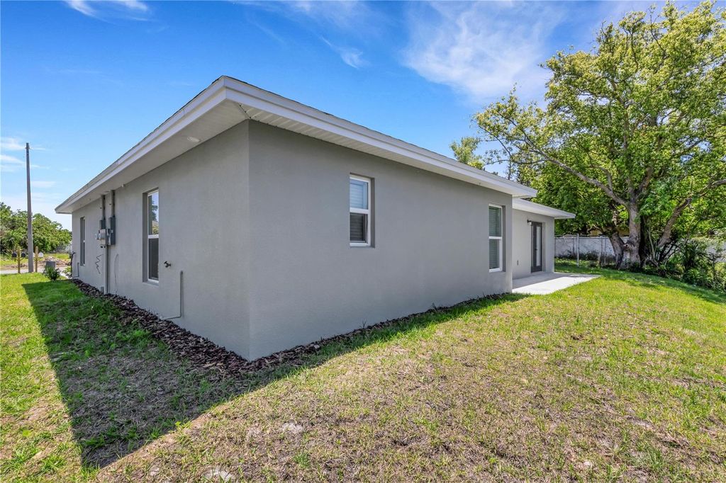 Image 24 of property listing at 1065 / 1067 CAPTIVA POINT, Lakeland, FL 33801