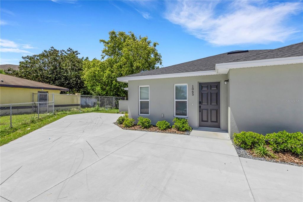 Image 26 of property listing at 1065 / 1067 CAPTIVA POINT, Lakeland, FL 33801