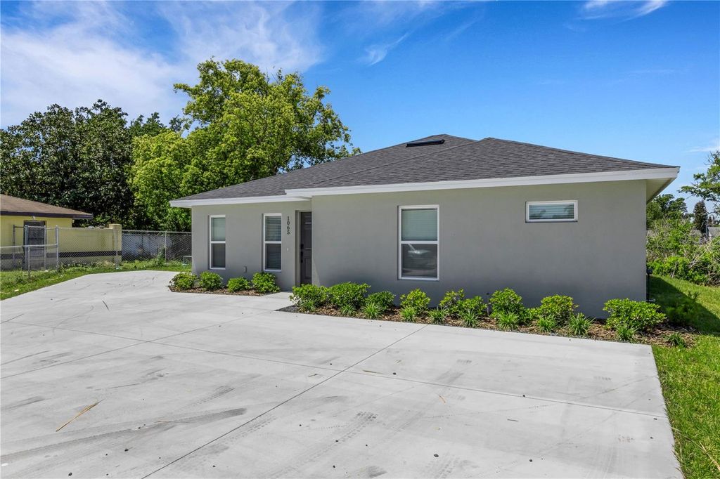 Image 31 of property listing at 1065 / 1067 CAPTIVA POINT, Lakeland, FL 33801