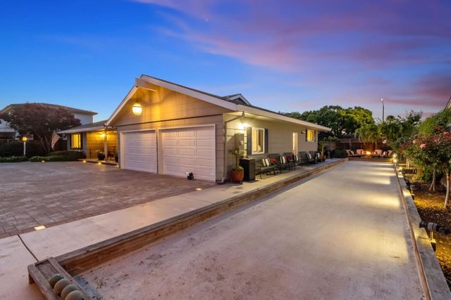 945 Reed Avenue, Sunnyvale, CA 94086