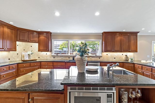 945 Reed Avenue, Sunnyvale, CA 94086