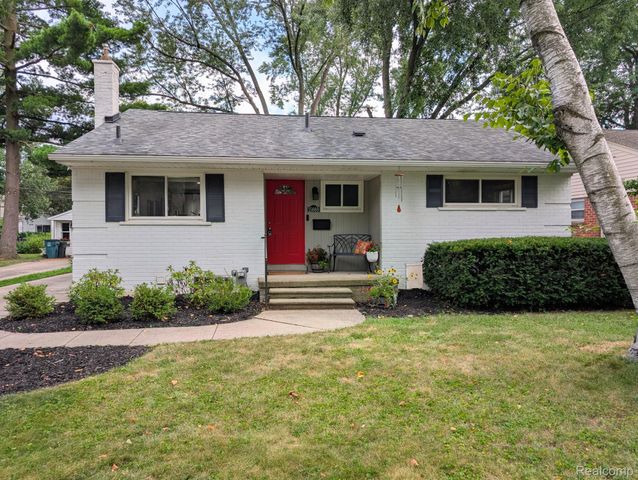 15669 Buckingham Avenue, Beverly Hills Village, MI 48025
