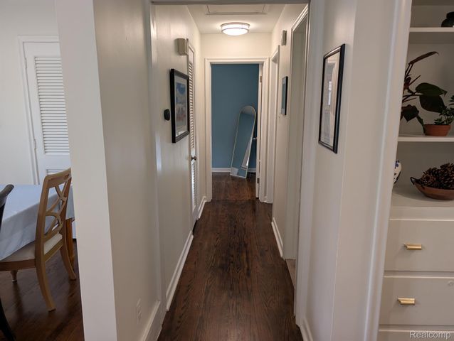 15669 Buckingham Avenue, Beverly Hills Village, MI 48025