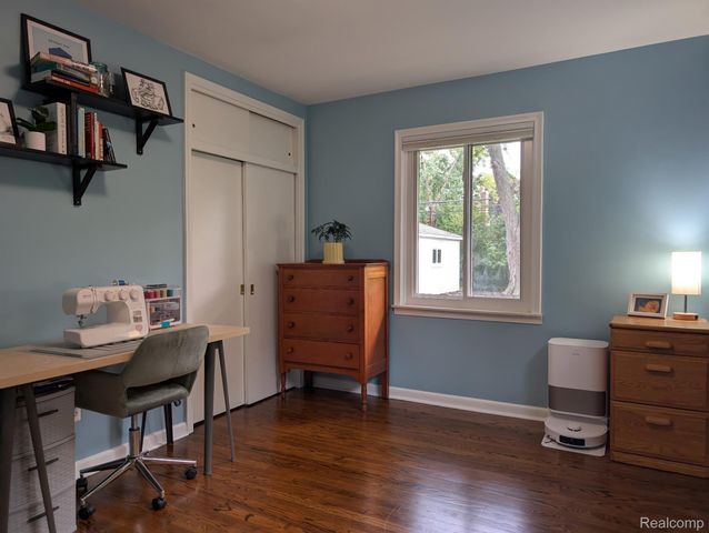 15669 Buckingham Avenue, Beverly Hills Village, MI 48025