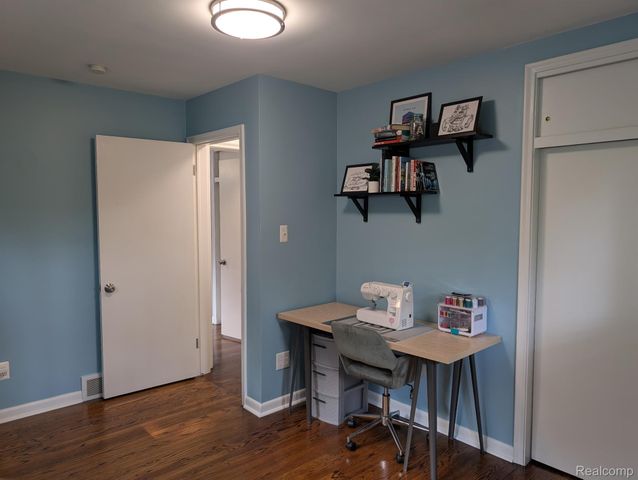 15669 Buckingham Avenue, Beverly Hills Village, MI 48025
