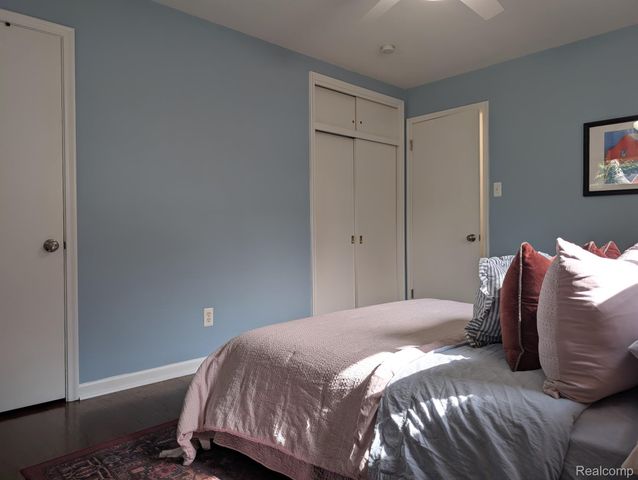 15669 Buckingham Avenue, Beverly Hills Village, MI 48025