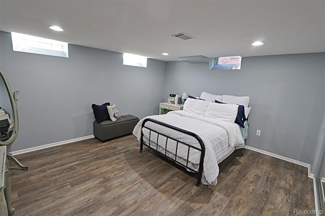 15669 Buckingham Avenue, Beverly Hills Village, MI 48025