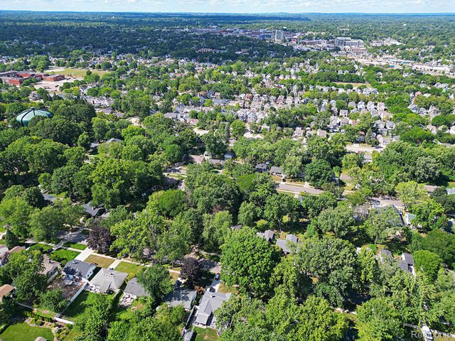 15669 Buckingham Avenue, Beverly Hills Village, MI 48025