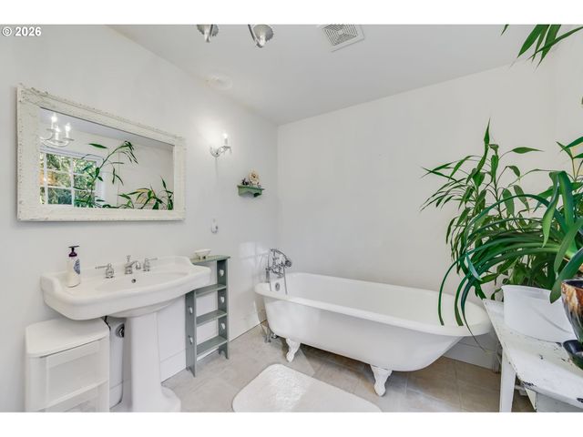 125 RIVER GLEN Ter, Kalama, WA 98625