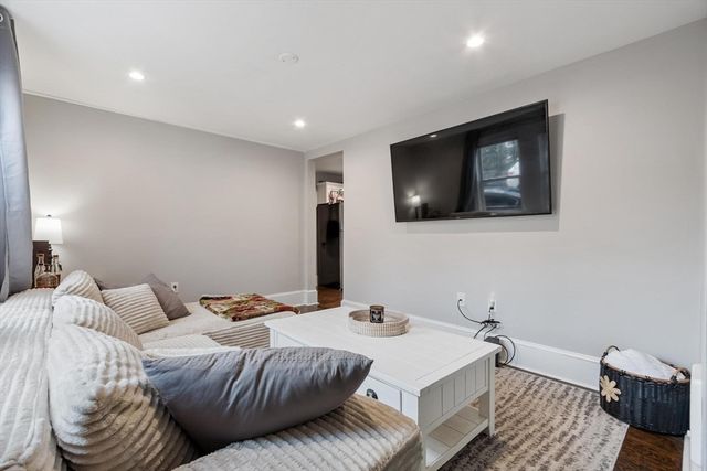 11 Town Hill St 1, Quincy, MA 02169