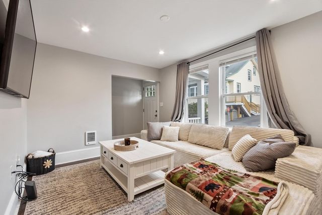 11 Town Hill St 1, Quincy, MA 02169