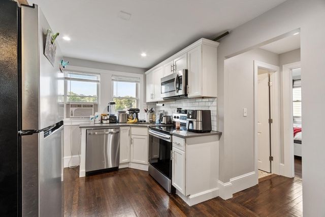 11 Town Hill St 1, Quincy, MA 02169