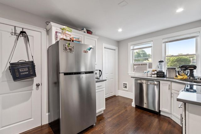 11 Town Hill St 1, Quincy, MA 02169