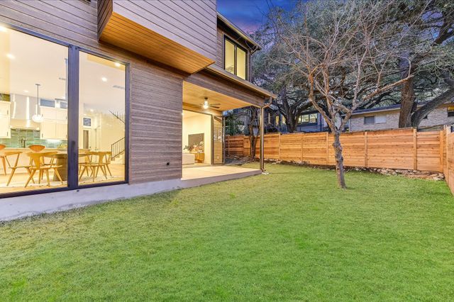 2401 Trailside DR B, Austin, TX 78704