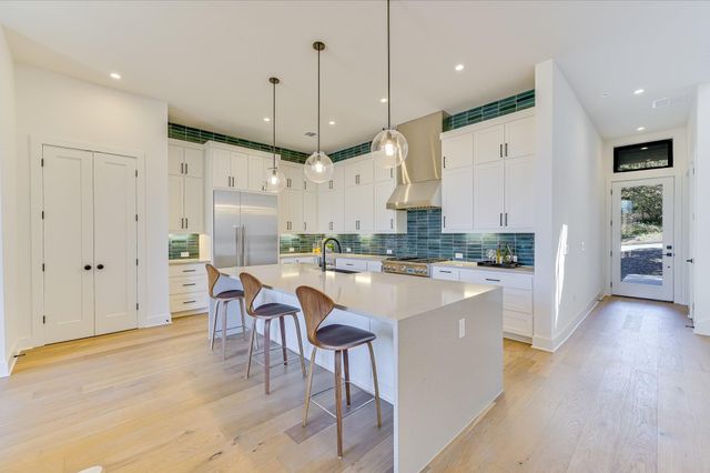 2401 Trailside DR B, Austin, TX 78704