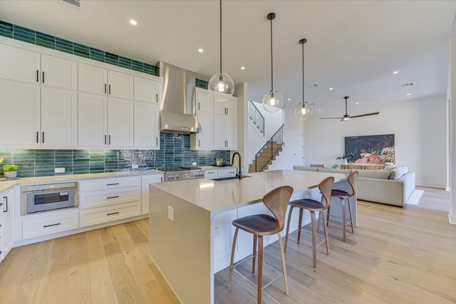 2401 Trailside DR B, Austin, TX 78704