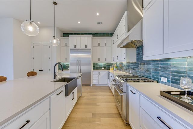 2401 Trailside DR B, Austin, TX 78704