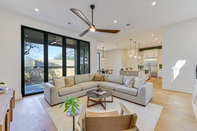 2401 Trailside DR B, Austin, TX 78704