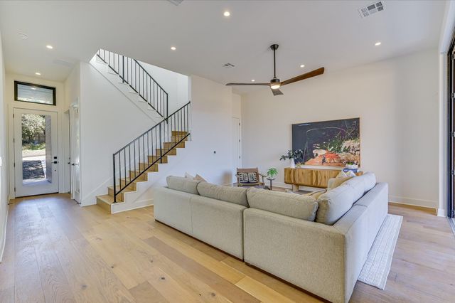 2401 Trailside DR B, Austin, TX 78704