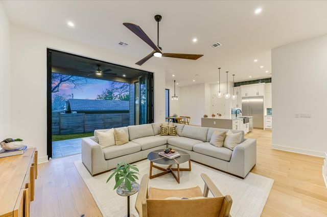 2401 Trailside DR B, Austin, TX 78704
