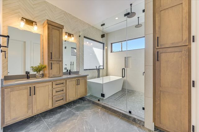 2401 Trailside DR B, Austin, TX 78704