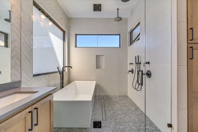 2401 Trailside DR B, Austin, TX 78704