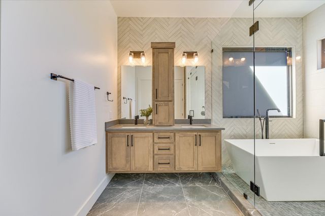 2401 Trailside DR B, Austin, TX 78704