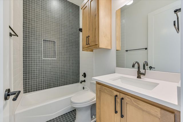 2401 Trailside DR B, Austin, TX 78704