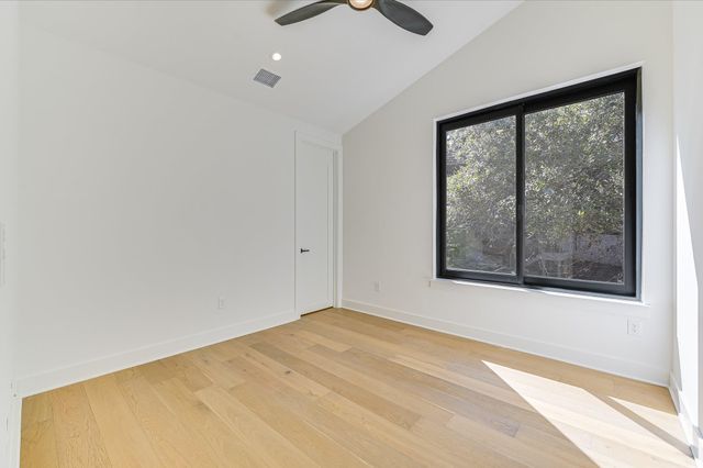 2401 Trailside DR B, Austin, TX 78704