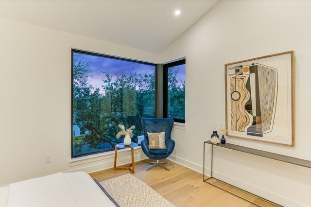 2401 Trailside DR B, Austin, TX 78704