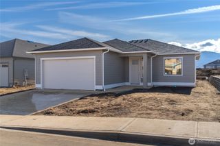 574 S Oasis Loop, East Wenatchee, WA 98802