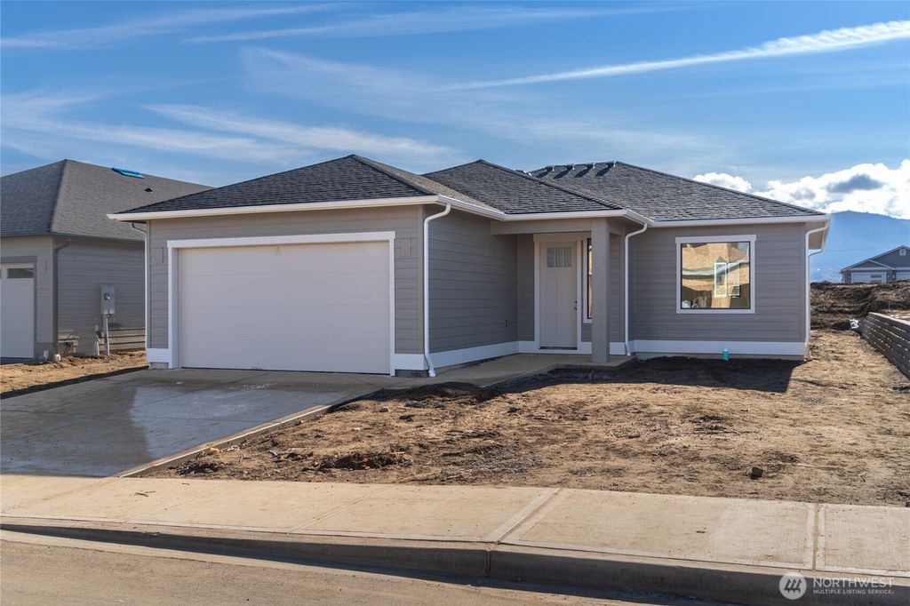 574 S Oasis Loop, East Wenatchee, WA 98802