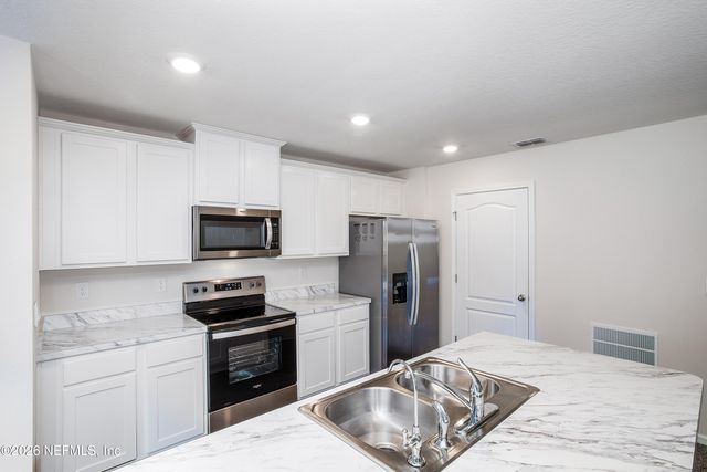 70021 MISTY LAKE Court, Yulee, FL 32097