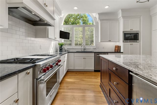 17 Quail Run Dr, Manakin Sabot, VA 23103