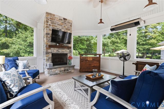 17 Quail Run Dr, Manakin Sabot, VA 23103