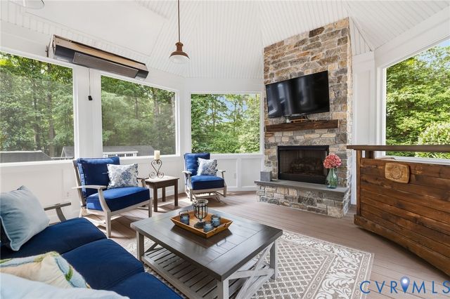 17 Quail Run Dr, Manakin Sabot, VA 23103