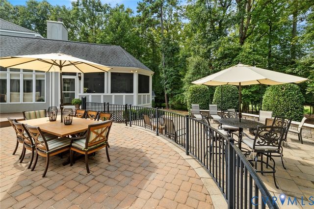 17 Quail Run Dr, Manakin Sabot, VA 23103